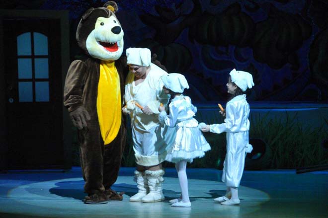 Топпуш-баджы порадовала детей "Весенней сказкой" (ФОТО)