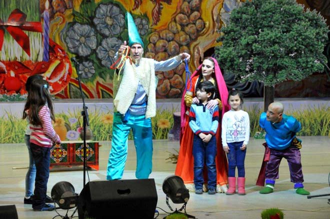 Топпуш-баджы порадовала детей "Весенней сказкой" (ФОТО)