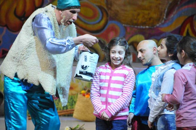 Топпуш-баджы порадовала детей "Весенней сказкой" (ФОТО)