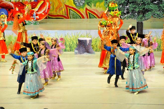 Топпуш-баджы порадовала детей "Весенней сказкой" (ФОТО)