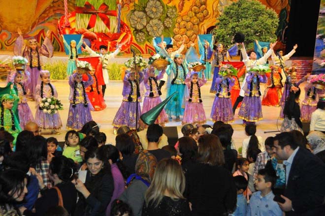 Топпуш-баджы порадовала детей "Весенней сказкой" (ФОТО)