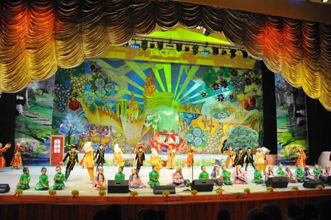 Топпуш-баджы порадовала детей "Весенней сказкой" (ФОТО)