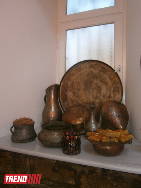 Реконструированная азербайджанская национальная одежда XIX века - выставка "Коллажи" (ФОТО)