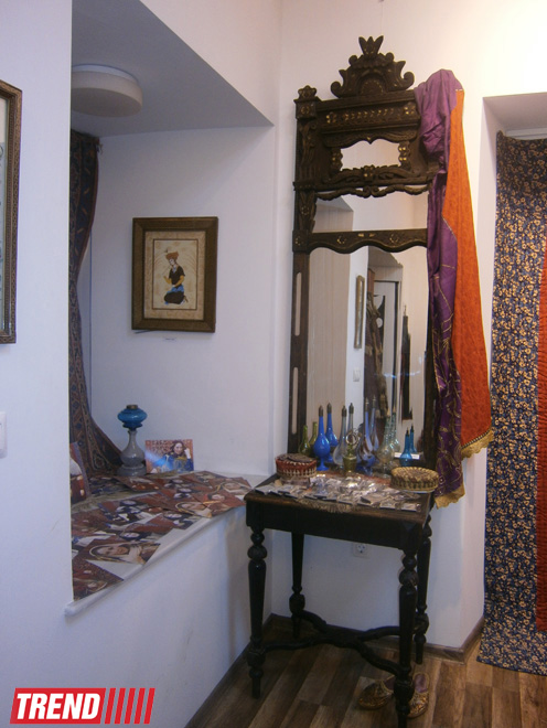 Реконструированная азербайджанская национальная одежда XIX века - выставка "Коллажи" (ФОТО)