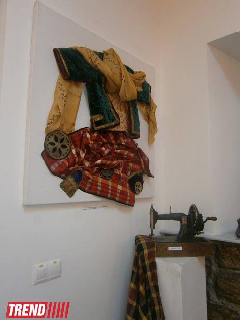 Реконструированная азербайджанская национальная одежда XIX века - выставка "Коллажи" (ФОТО)