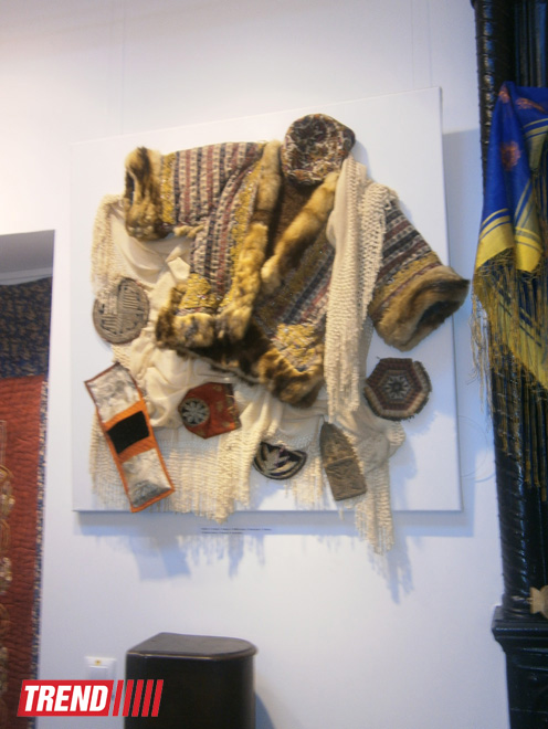 Реконструированная азербайджанская национальная одежда XIX века - выставка "Коллажи" (ФОТО)