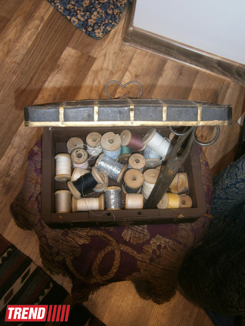 Реконструированная азербайджанская национальная одежда XIX века - выставка "Коллажи" (ФОТО)