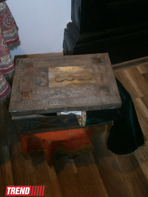 Реконструированная азербайджанская национальная одежда XIX века - выставка "Коллажи" (ФОТО)