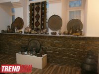 Реконструированная азербайджанская национальная одежда XIX века - выставка "Коллажи" (ФОТО)