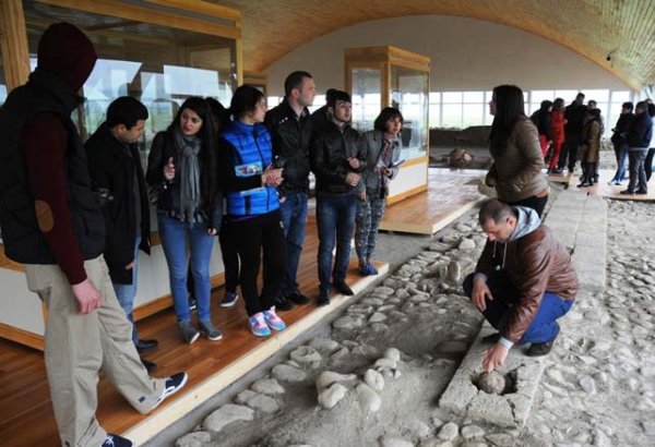 Грузинские туристы посетили Азербайджан - тур культурного наследия (ФОТО)