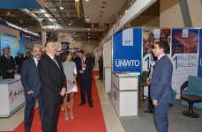 Президент Ильхам Алиев и его супруга ознакомились с выставками, проходящими в Баку (ФОТО)