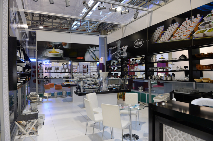 Президент Ильхам Алиев и его супруга ознакомились с выставками, проходящими в Баку (ФОТО)