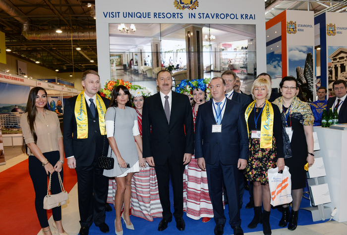 Президент Ильхам Алиев и его супруга ознакомились с выставками, проходящими в Баку (ФОТО)