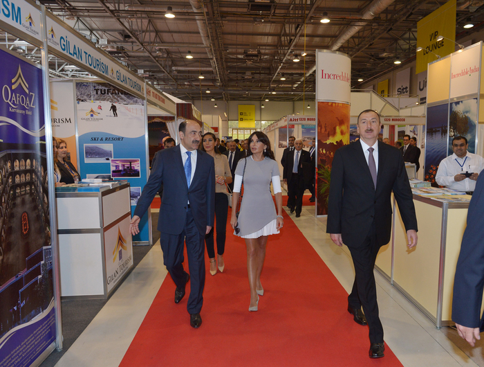 Президент Ильхам Алиев и его супруга ознакомились с выставками, проходящими в Баку (ФОТО)