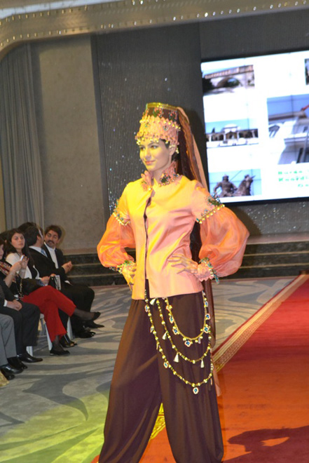 В Баку состоялось дефиле турецкой национальной одежды "Osmanlı - İpək Oya" (ФОТО)