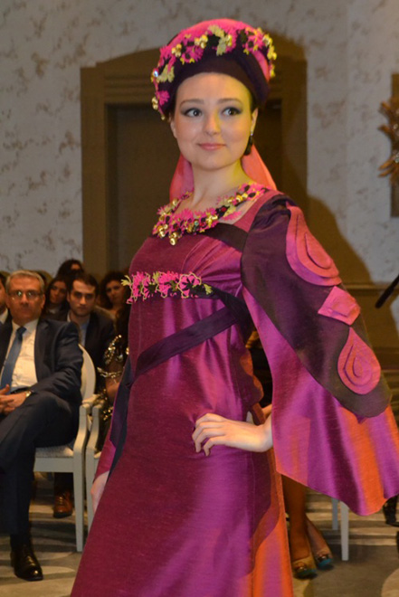 В Баку состоялось дефиле турецкой национальной одежды "Osmanlı - İpək Oya" (ФОТО)