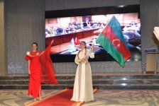 В Баку состоялось дефиле турецкой национальной одежды "Osmanlı - İpək Oya" (ФОТО)