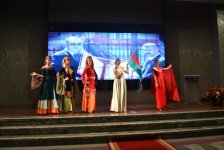 В Баку состоялось дефиле турецкой национальной одежды "Osmanlı - İpək Oya" (ФОТО)