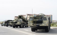 Ильхам Алиев осмотрел новую технику и вооружения, поступившие в воинские части Нахчыванской АР (ФОТО)