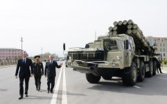 Ильхам Алиев осмотрел новую технику и вооружения, поступившие в воинские части Нахчыванской АР (ФОТО)