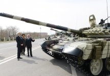 Ильхам Алиев осмотрел новую технику и вооружения, поступившие в воинские части Нахчыванской АР (ФОТО)