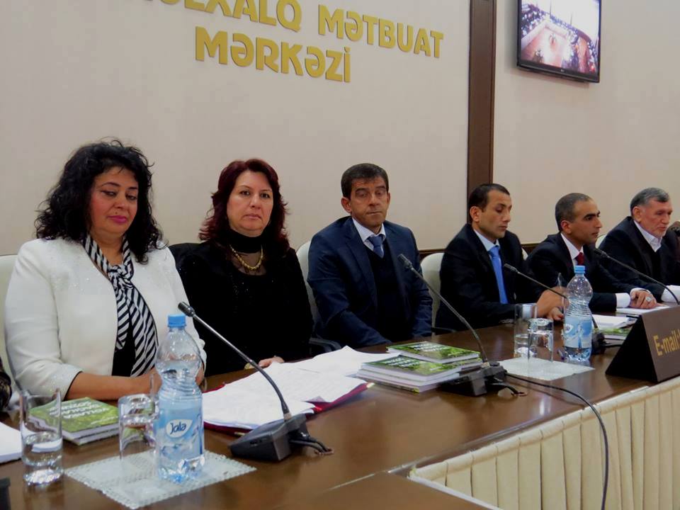 В Баку состоялась презентация книги поэта Тофига Гасанли (ФОТО)