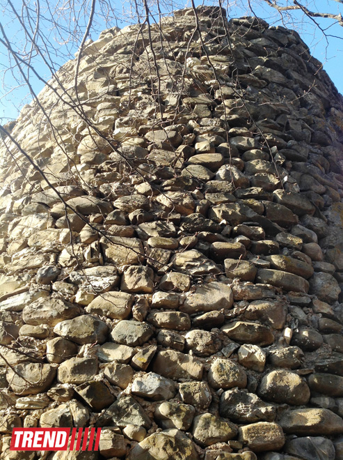 История Азербайджана: пещера Уган, башня "Мухас", крепость "Гелерсен-герерсен", могила Хаджи-Мурата (ФОТО)