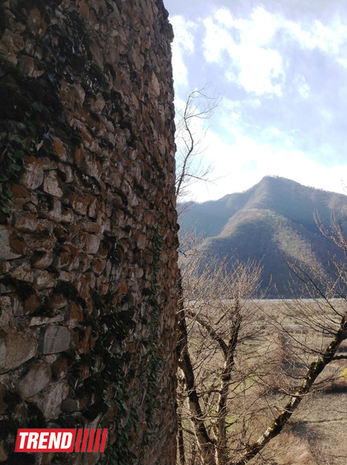 История Азербайджана: пещера Уган, башня "Мухас", крепость "Гелерсен-герерсен", могила Хаджи-Мурата (ФОТО)