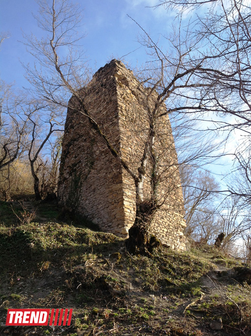 История Азербайджана: пещера Уган, башня "Мухас", крепость "Гелерсен-герерсен", могила Хаджи-Мурата (ФОТО)