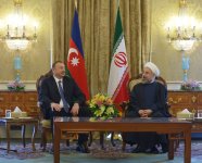 Состоялась встреча президентов Ирана и Азербайджана один на один и в расширенном составе (версия 2) (ФОТО)