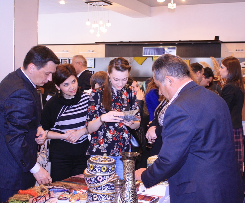 В Баку открылся традиционный благотворительный Пасхальный базар (ФОТО)