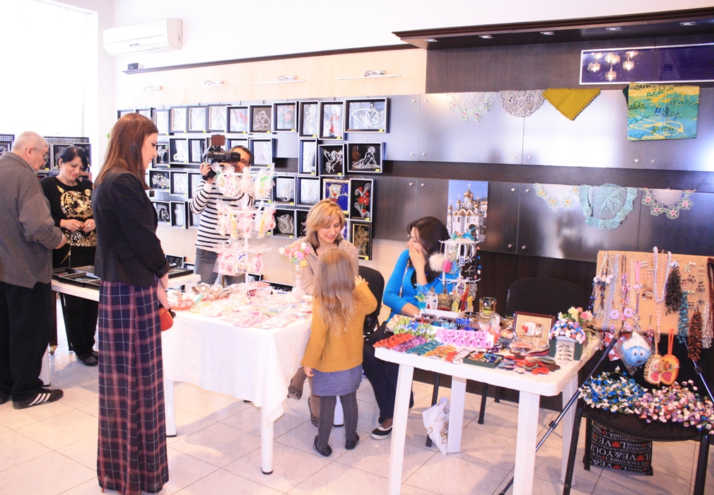 В Баку открылся традиционный благотворительный Пасхальный базар (ФОТО)