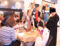 Архиепископ Бакинский и Азербайджанский и исполнительный директор ВАК посетили Пасхальный базар (ФОТО)