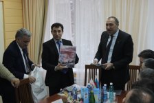 От имени вице-президента Фонда Гейдара Алиева Лейлы Алиевой Новосибирской научной библиотеке подарены книги об Азербайджане (ФОТО)