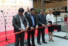 От имени вице-президента Фонда Гейдара Алиева Лейлы Алиевой Новосибирской научной библиотеке подарены книги об Азербайджане (ФОТО)