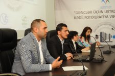 В Азербайджане реализуется молодежный проект "Мастер-классы по художественной фотографии и фотореставрации" (ФОТО)
