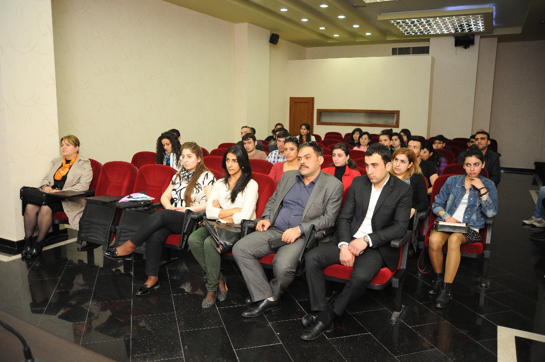 В Азербайджане реализуется молодежный проект "Мастер-классы по художественной фотографии и фотореставрации" (ФОТО)