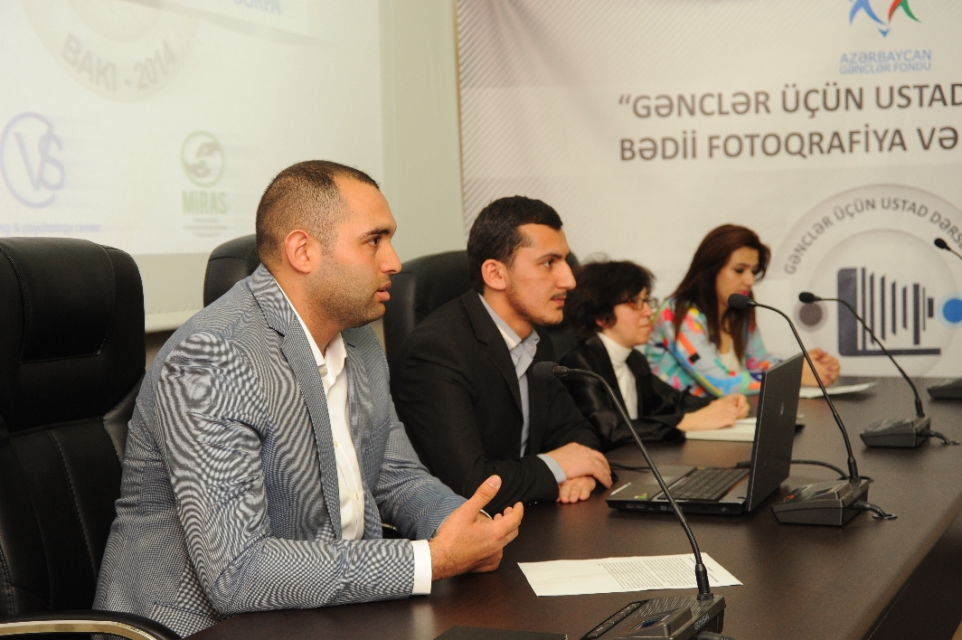 В Азербайджане реализуется молодежный проект "Мастер-классы по художественной фотографии и фотореставрации" (ФОТО)