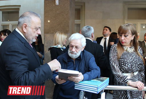 В Баку состоялась церемония вручения премии "Milli irs" и презентация книг -  "Гобустан – книга тысячелетий " и "Сказки древней крепости" (ФОТО)