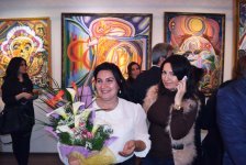 В Баку открылась выставка Сураи Муганлы - человеческие эмоции при помощи абстрактной деформации(ФОТО)