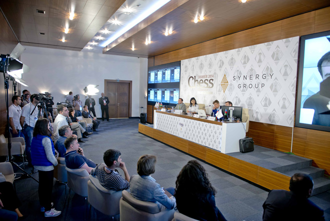 Первый ход племянницы Вугара Гашимова - фоторепортаж с "Shamkir Chess 2014"