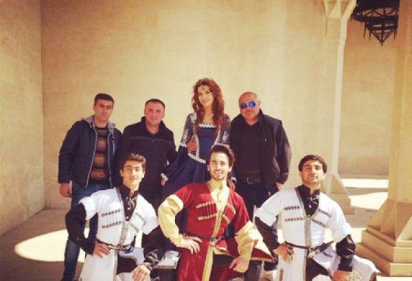 Исполнитель на таре Мустафа Ашуров реализовал проект "Восток и Запад" (ВИДЕО-ФОТО)