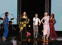 Коллекция вязанных платьев ручной работы Гюльнары Халиловой "Волшебные петли" на сцене "Univision" (ФОТО)