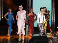 Коллекция вязанных платьев ручной работы Гюльнары Халиловой "Волшебные петли" на сцене "Univision" (ФОТО)