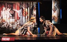 "Сон в летнюю ночь" - красочное средневековое представление в Баку (ФОТО)