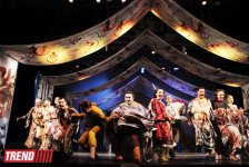 "Сон в летнюю ночь" - красочное средневековое представление в Баку (ФОТО)