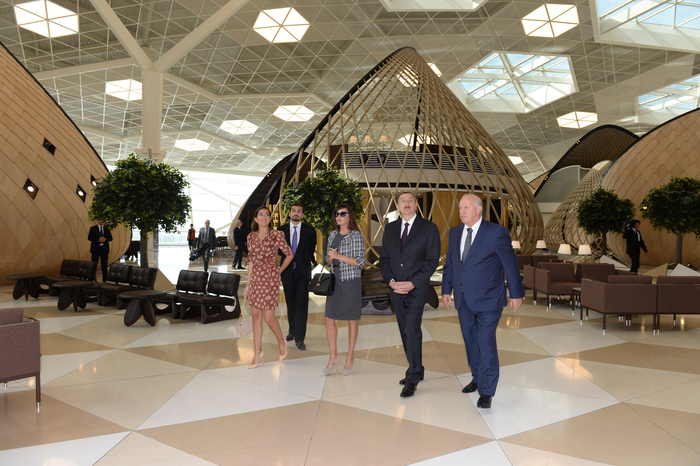 Президент Ильхам Алиев и его супруга приняли участие в открытии нового аэровокзального комплекса в Баку (ФОТО)