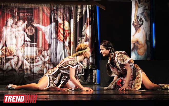 "Сон в летнюю ночь" - красочное средневековое представление в Баку (ФОТО)