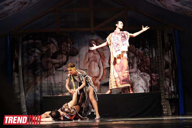 "Сон в летнюю ночь" - красочное средневековое представление в Баку (ФОТО)