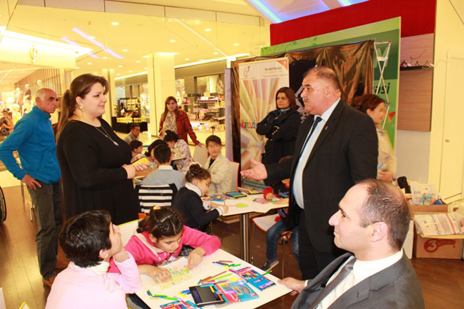 В Баку прошла выставка детей с физическими ограничениями  "Беспредельные мечты" (ФОТО)